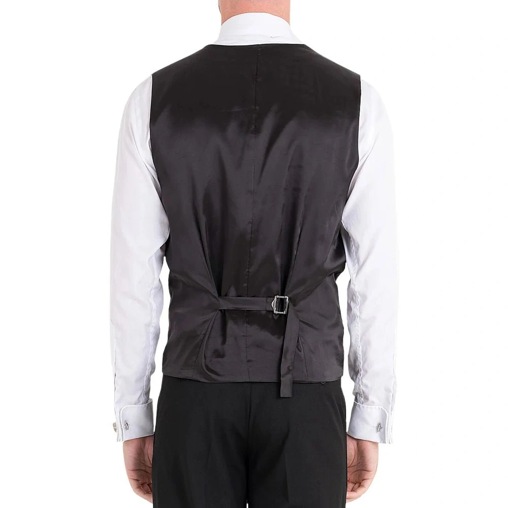Traje Negro Slim Fit Clásico: Elegancia Atemporal para el Hombre Moderno.